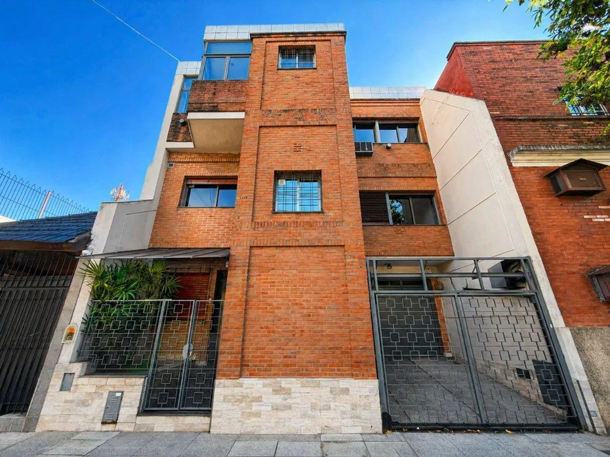 VENTA Casa única 7 amb con cochera y amplio jardín 2