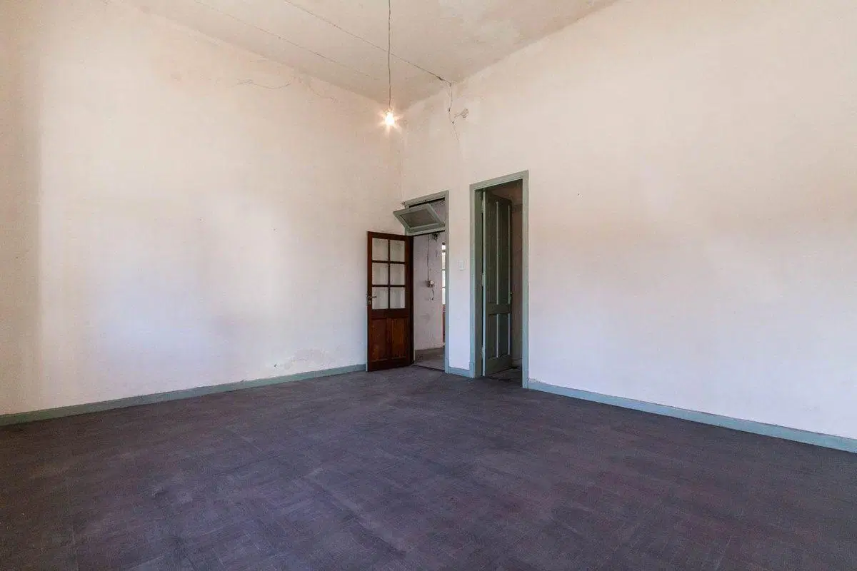 NUEVO VALOR - Casa jardín y patio a reciclar 5