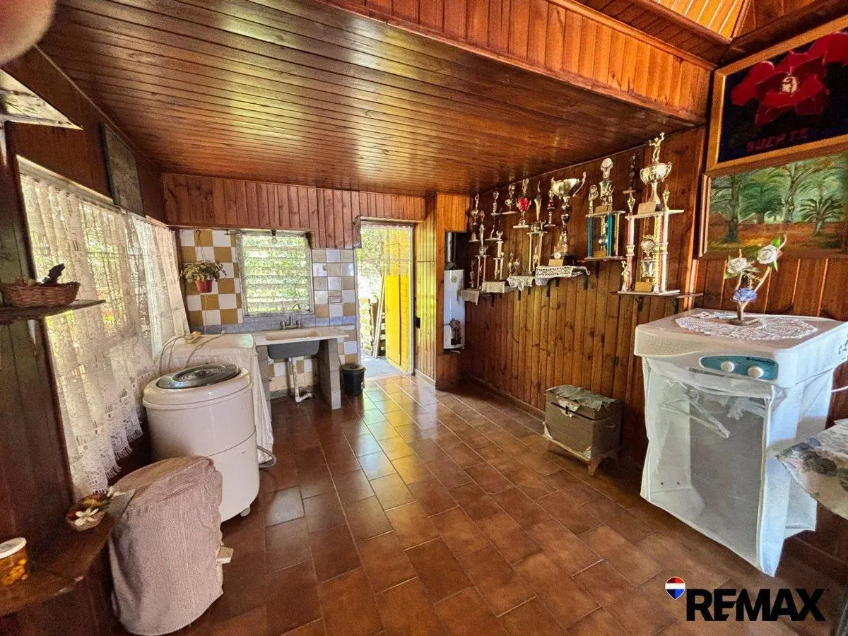VENTA CASA FAMILIAR 4 AMBIENTES CON ESPACIO VERDE 8