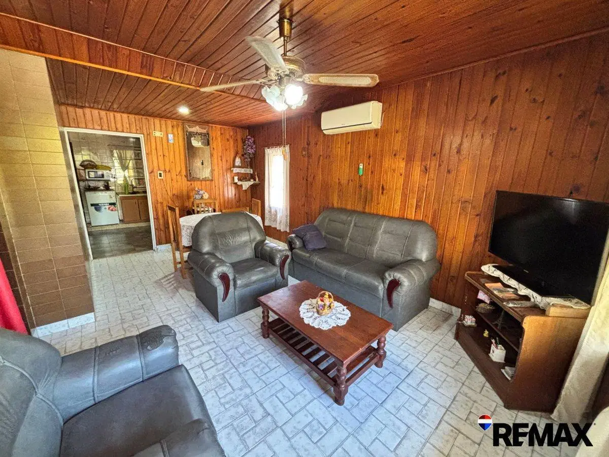 VENTA CASA FAMILIAR 4 AMBIENTES CON ESPACIO VERDE 5