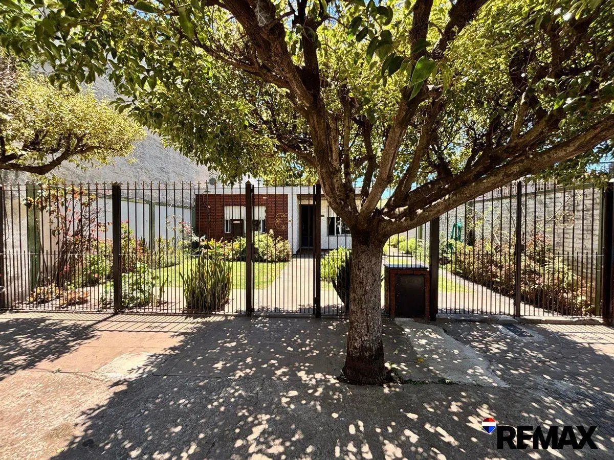 VENTA CASA FAMILIAR 4 AMBIENTES CON ESPACIO VERDE 4