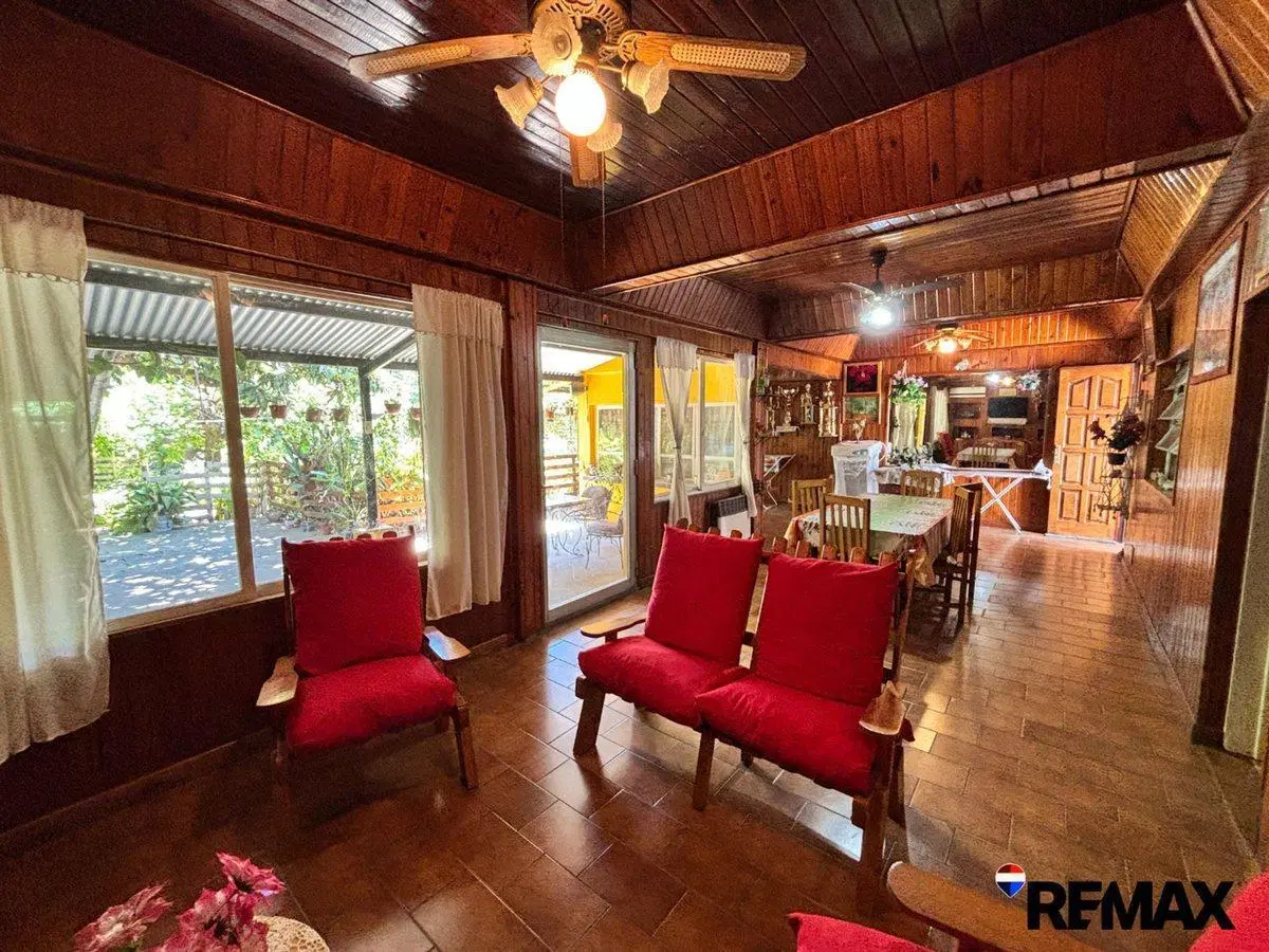VENTA CASA FAMILIAR 4 AMBIENTES CON ESPACIO VERDE 8