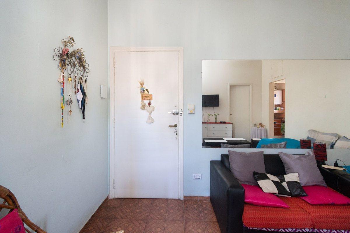 Foto de VENTA DEP 2 AMB VELEZ SARFIELD LUMIN. P/ ESCALERA, imagen 2