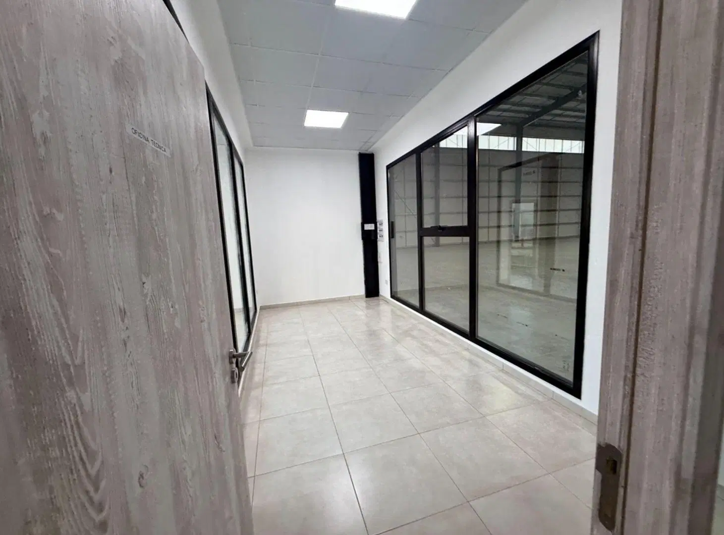 ALQUILER NAVE IND POLO VARELA PITEC II LOTE 3800M2 8
