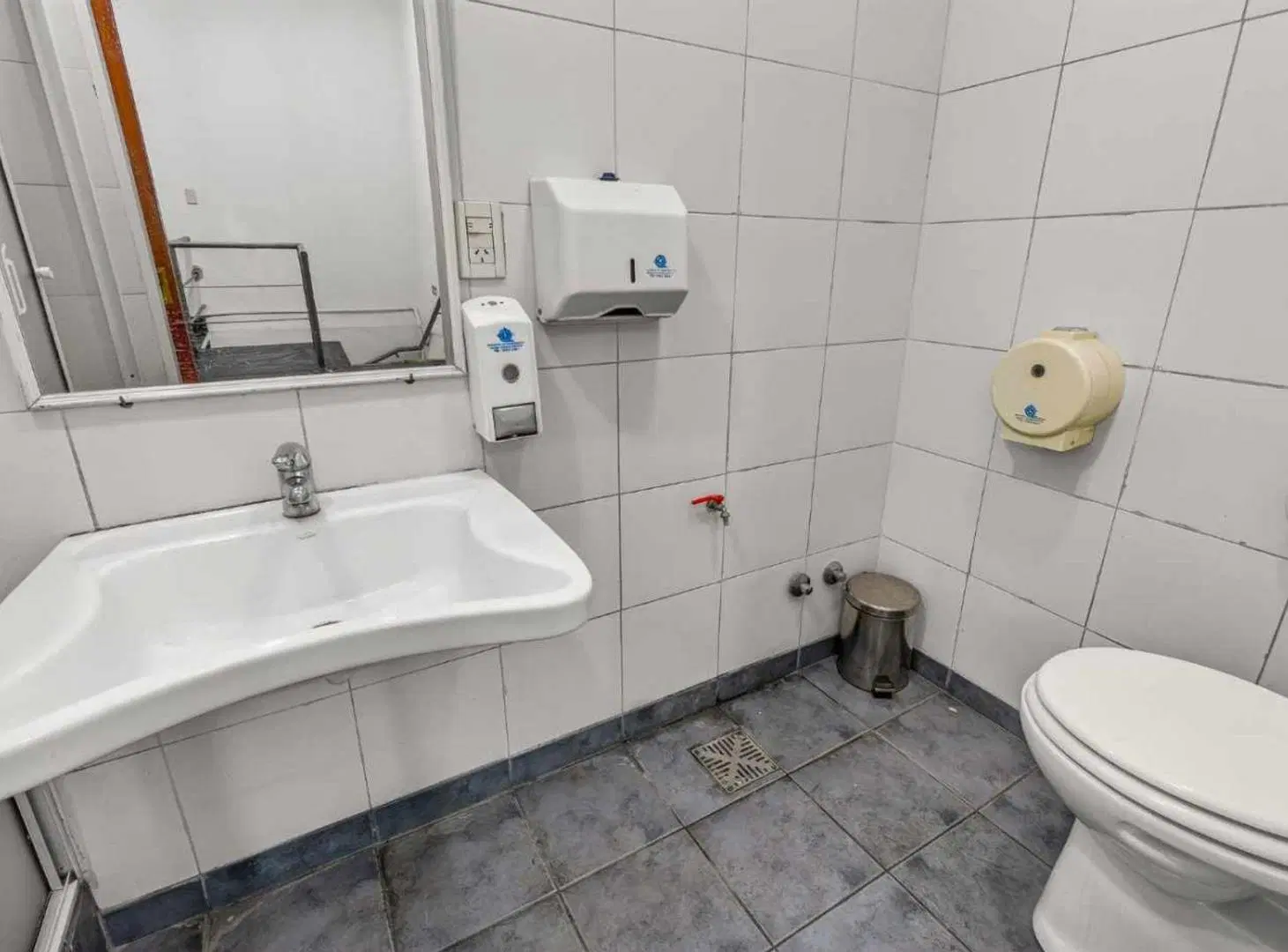 Venta Edificio Comercial c/ Subsuelo Av. San Juan 8