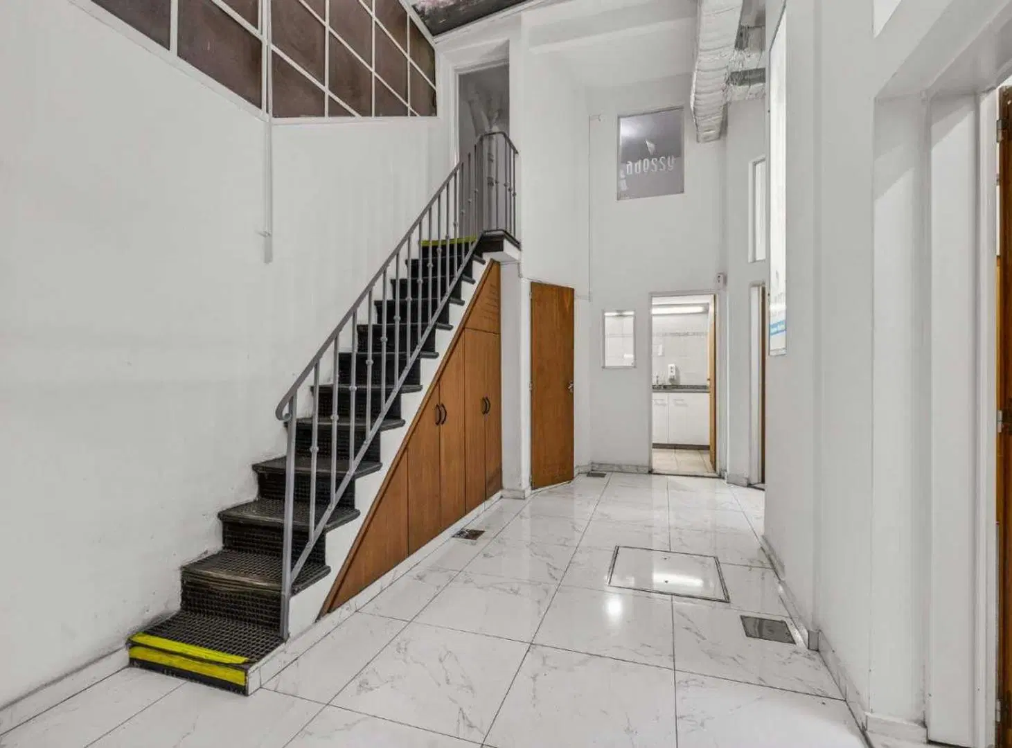 Venta Edificio Comercial c/ Subsuelo Av. San Juan 4