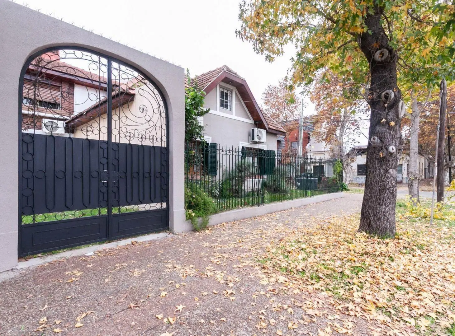 VENTA CASA 5 AMB PILETA 2 COCHERAS QUINCHO 4