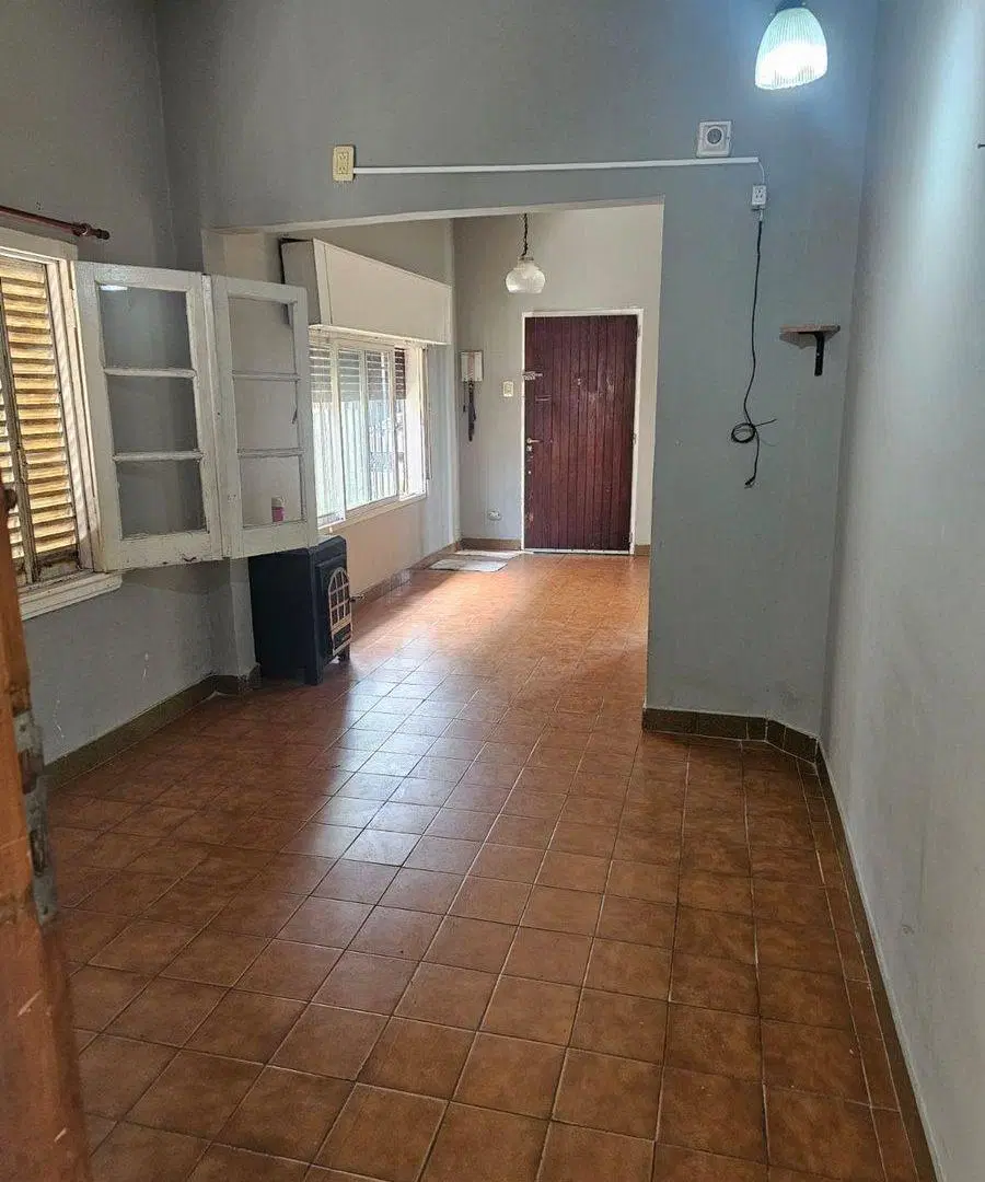 VENTA CASA 4 AMB -PATIO -JARDIN-GARAGE-LAVALLOL 5