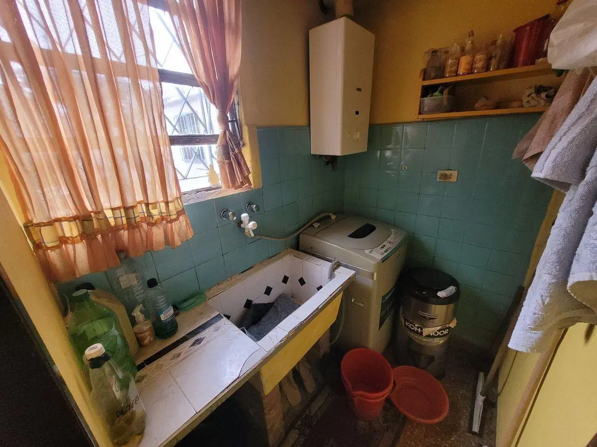 VENTA CASA PATIO PARRILLA COCHERAS TERRAZA LANUS 8