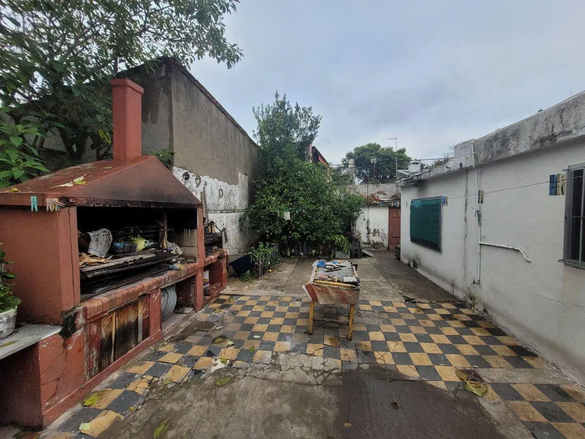 VENTA CASA PATIO PARRILLA COCHERAS TERRAZA LANUS 3