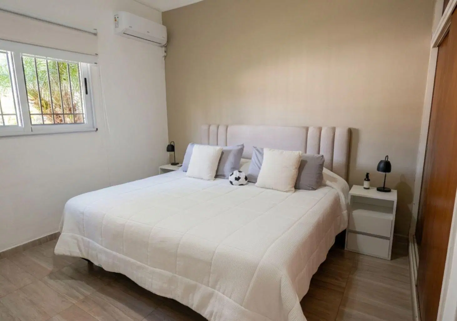 4 Amb c/ Pileta Jardín Parrilla Cochera Ballester 2