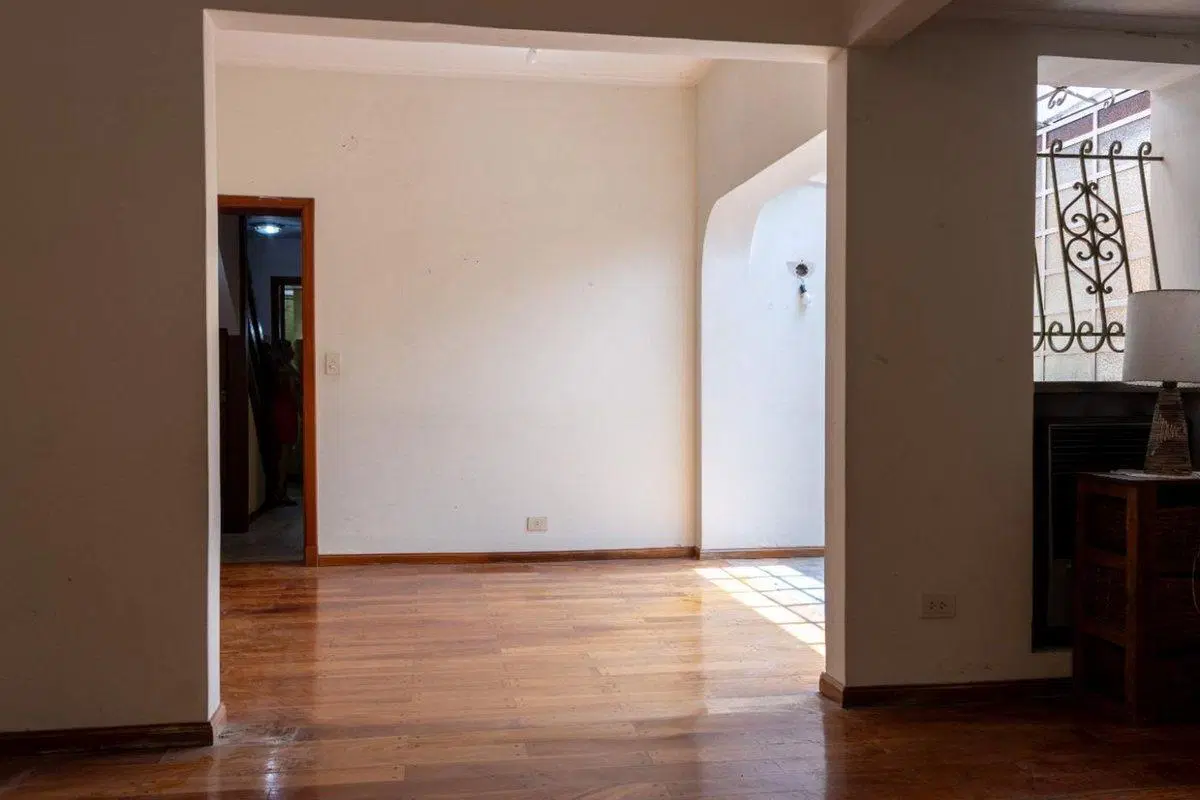 Venta casa en Quilmes con jardín quincho, pileta 3
