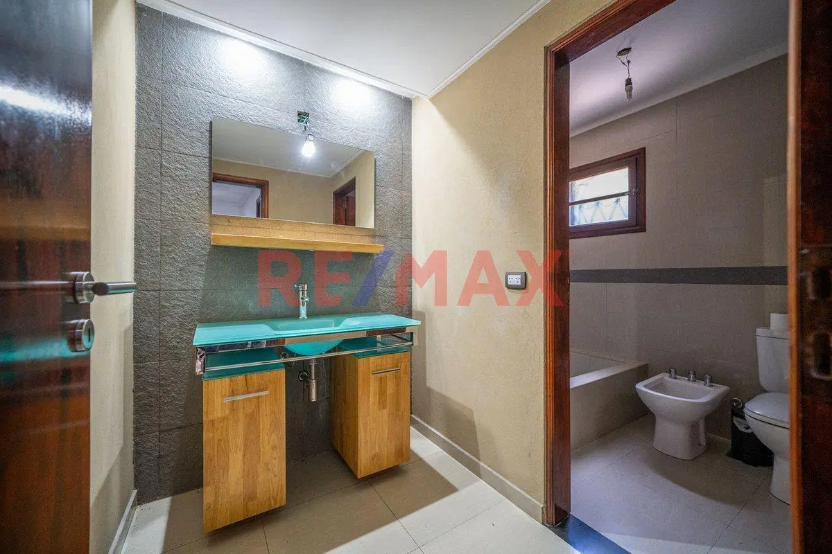 VENTA CASA 2 LOTES C/ PILETA - PARQUE LELOIR 8