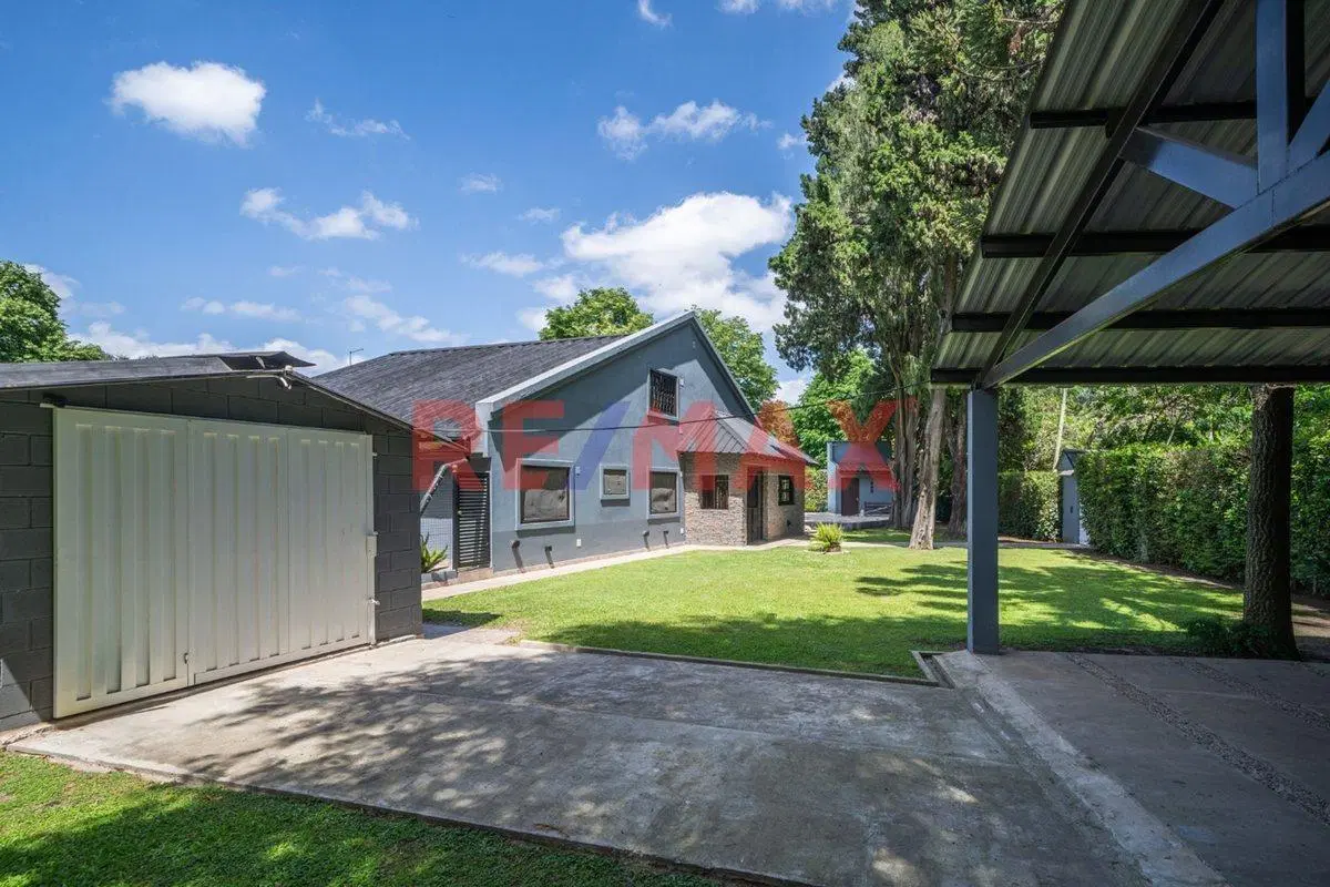 VENTA CASA 2 LOTES C/ PILETA - PARQUE LELOIR 2