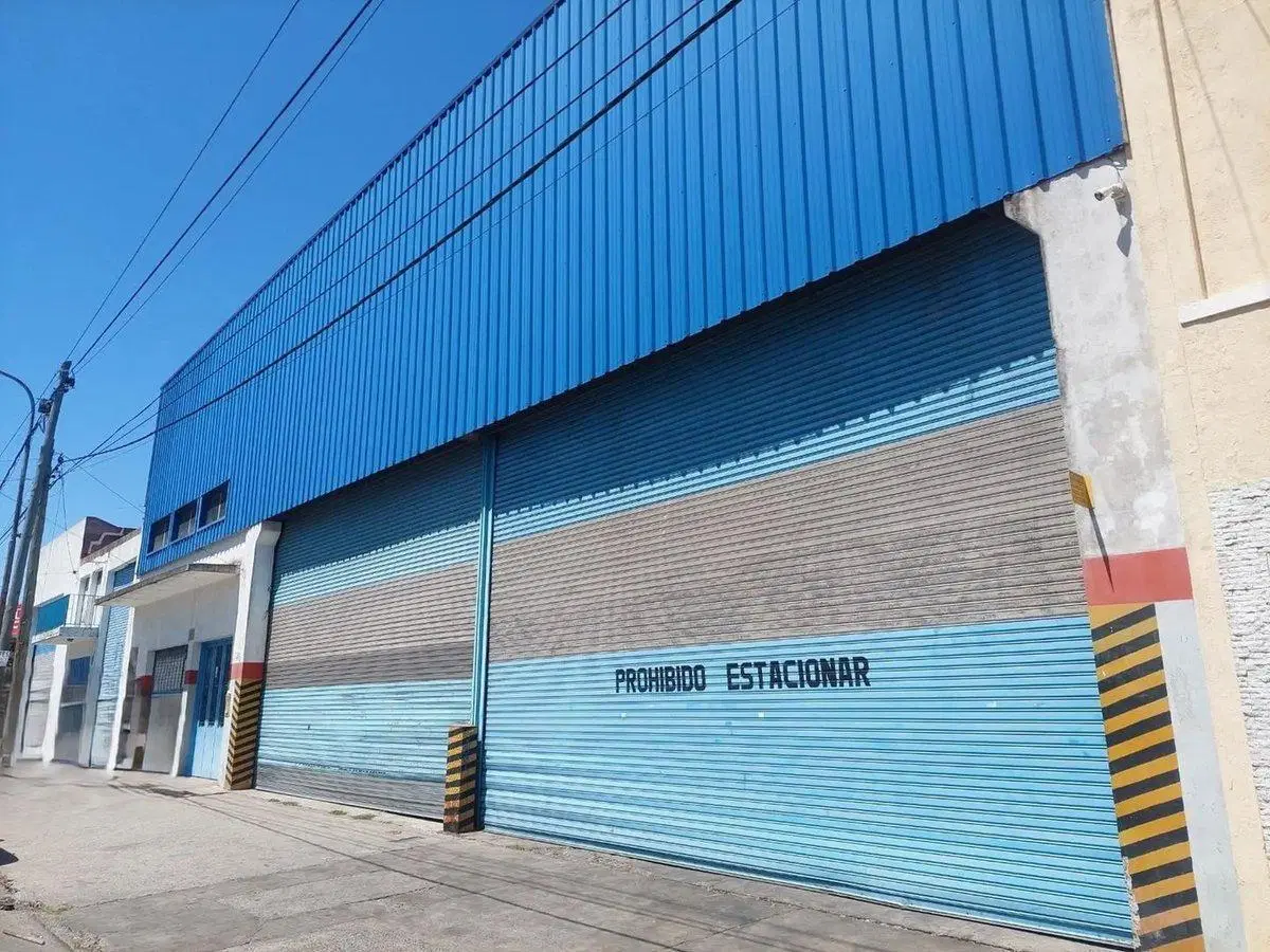 VENTA NAVE INDUSTRIAL CON DEPOSITO Y VIVIENDA 4