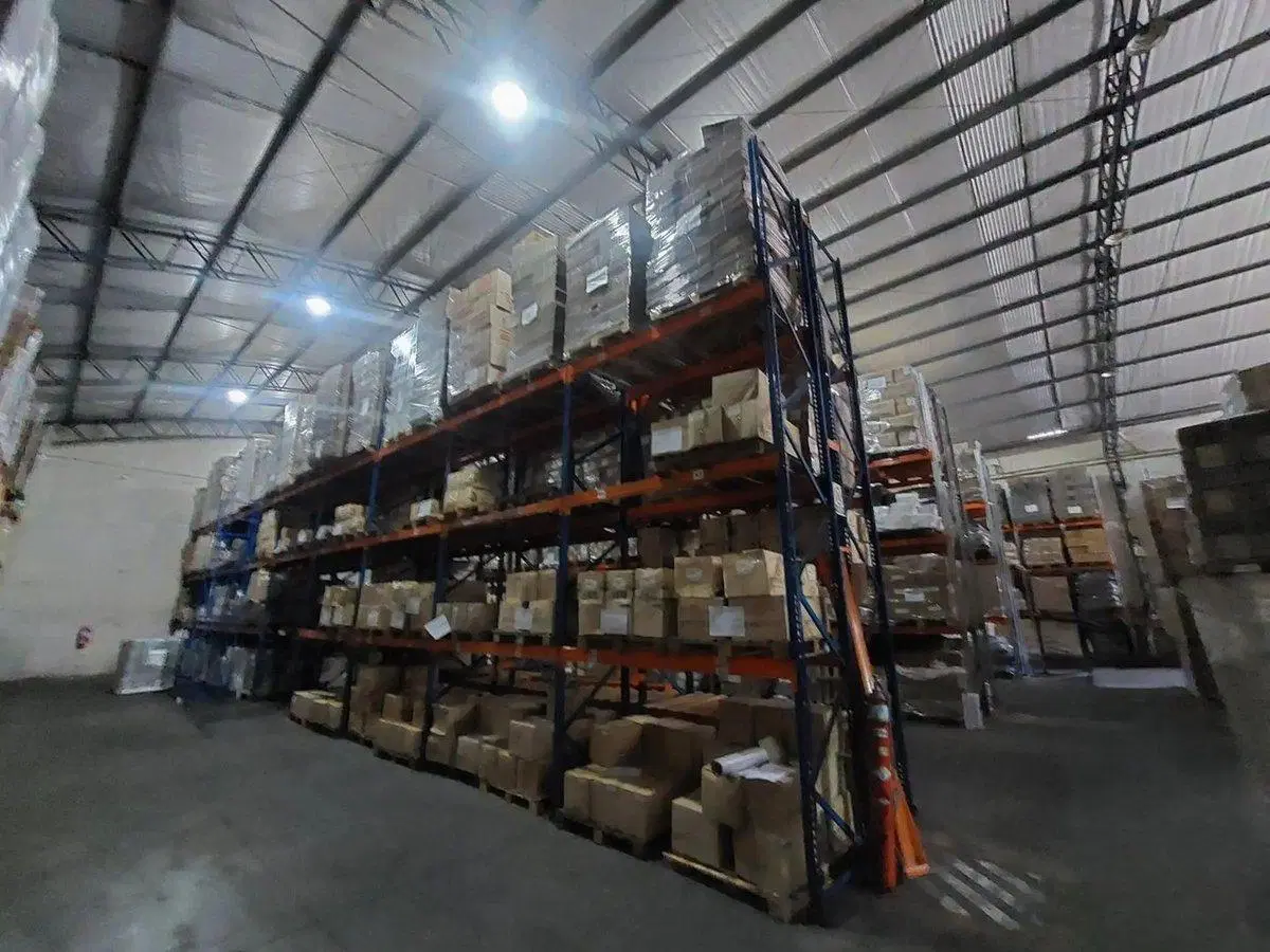 VENTA NAVE INDUSTRIAL CON DEPOSITO Y VIVIENDA 8
