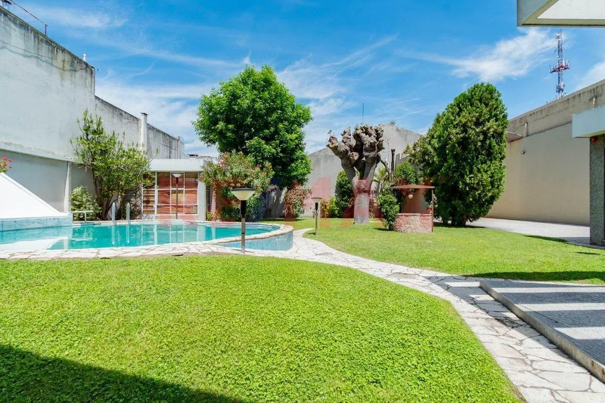 VENTA CASA  6 AMB PILETA JARDIN CANCHA DE PALETA 4