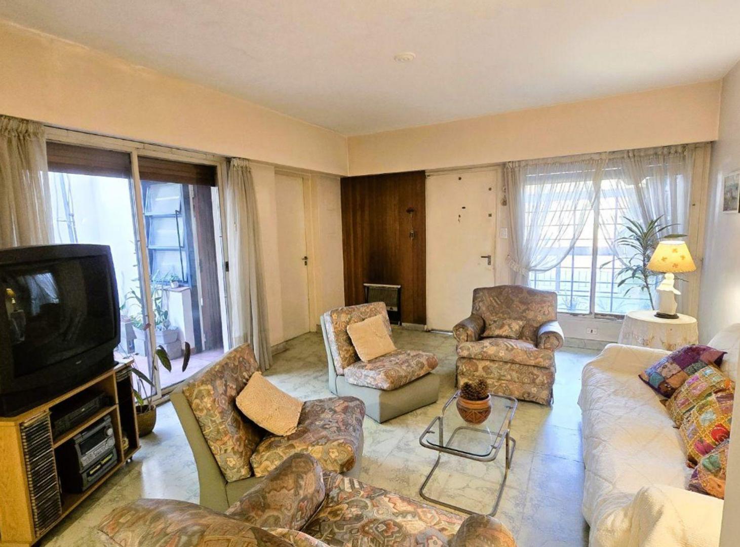Foto de VENTA CASA CON TERRAZA PATIO Y COCHERA FLORES, imagen 4