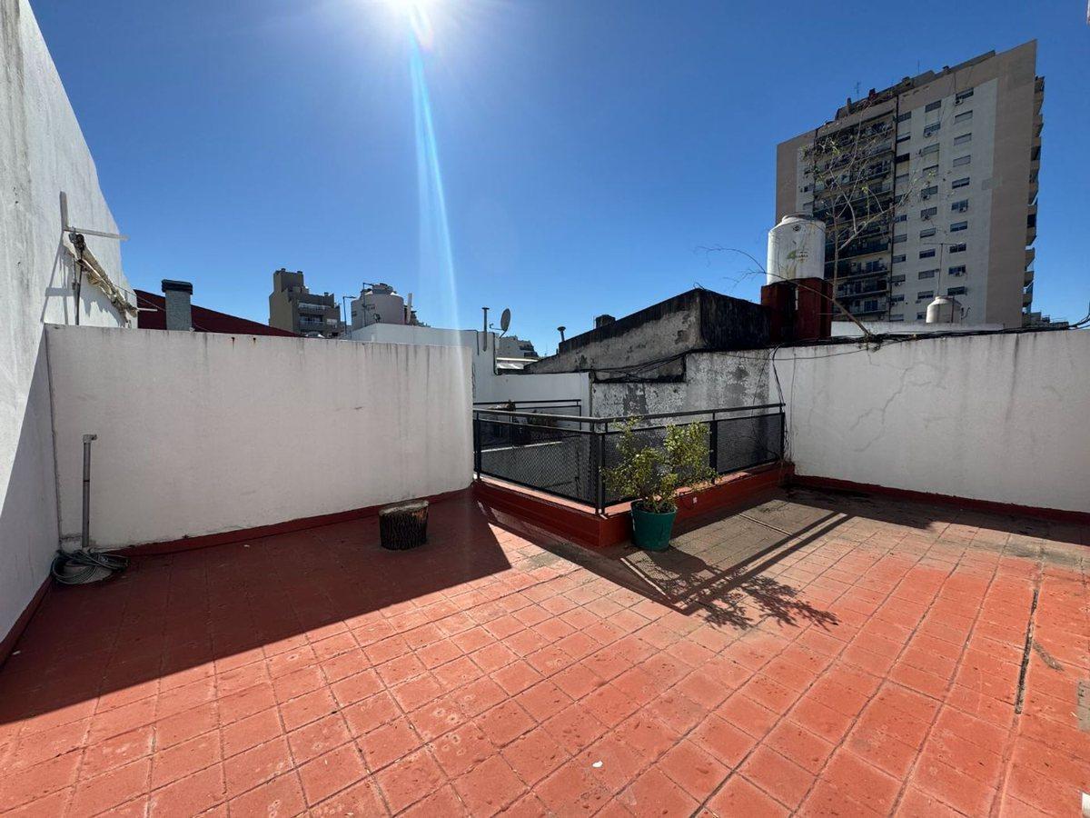Foto de VENTA PH DE 2 AMB C/TERRAZA FLORES- APTO CREDITO, imagen 2