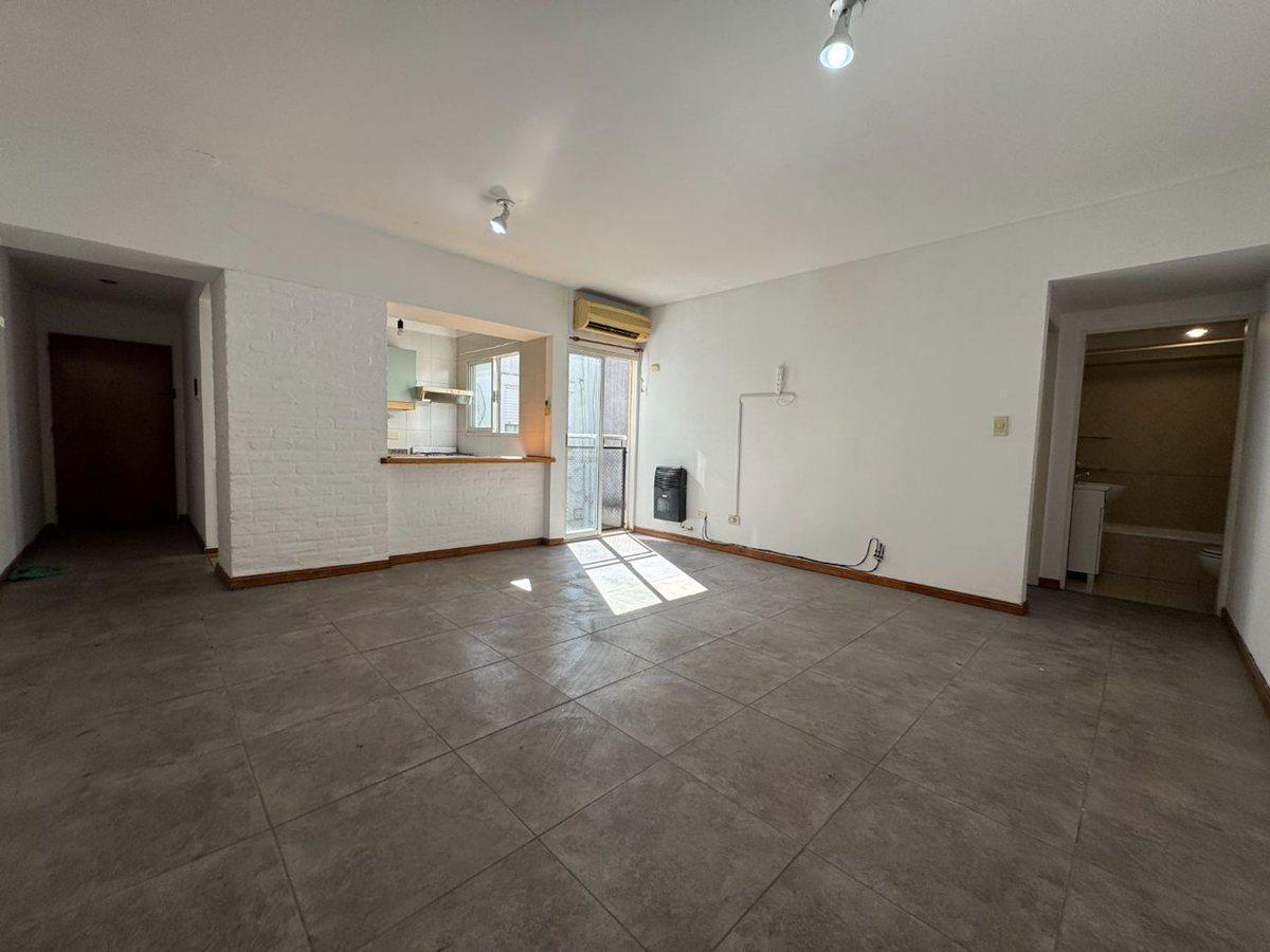 Foto de VENTA PH DE 2 AMB C/TERRAZA FLORES- APTO CREDITO, imagen 5