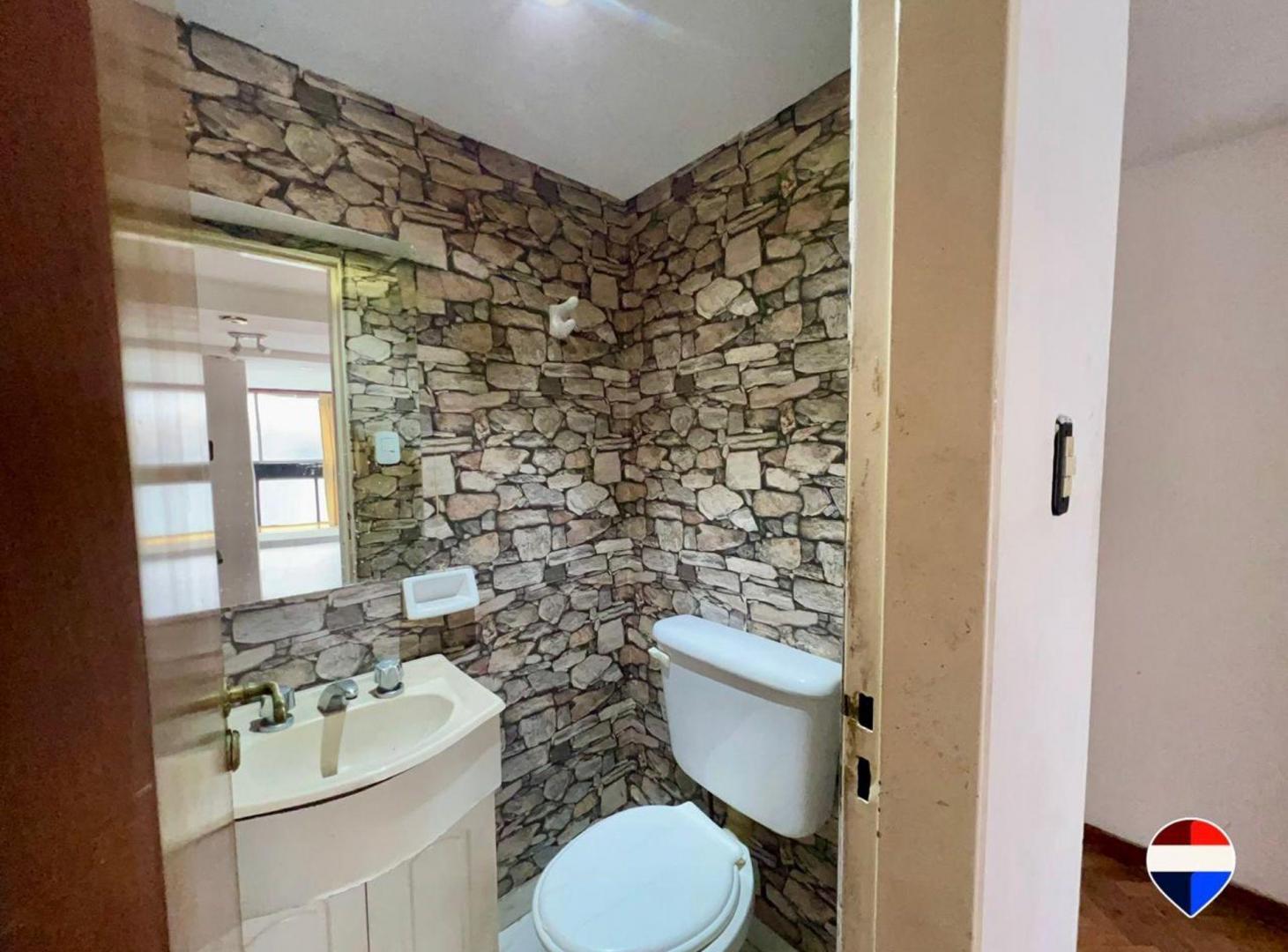 Foto de VENTA SEMIPISO 3 4 AMBIENTES CABALITO REFACCIONAR, imagen 4