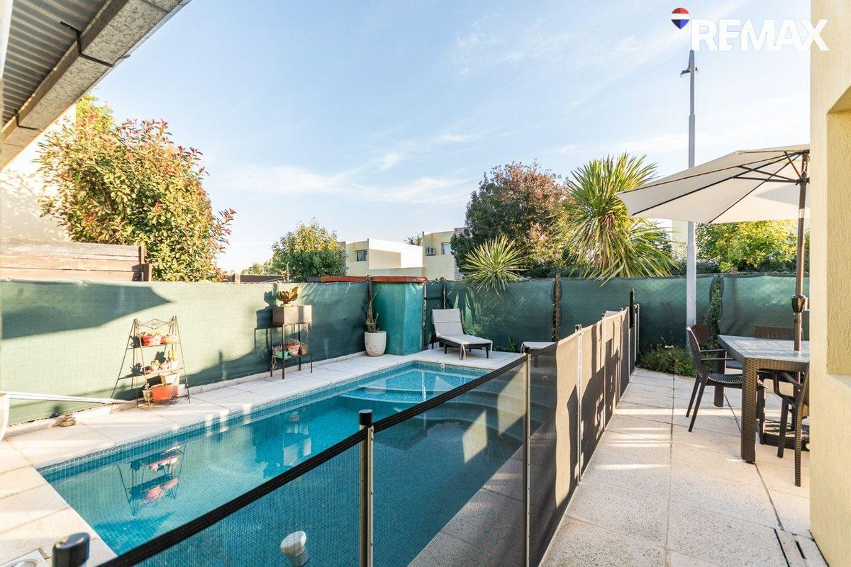 Foto de Venta Casa 4 ambientes con piscina climatizada, imagen 2