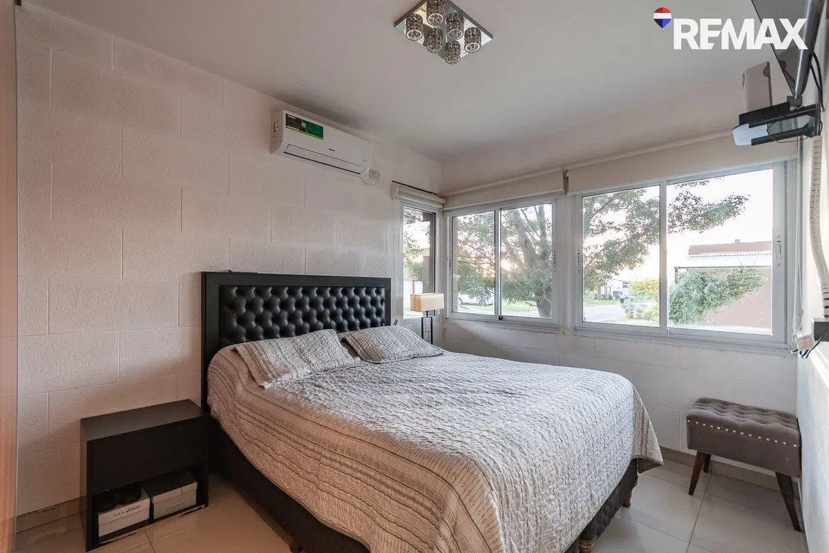 Venta Casa 4 ambientes con piscina climatizada 8
