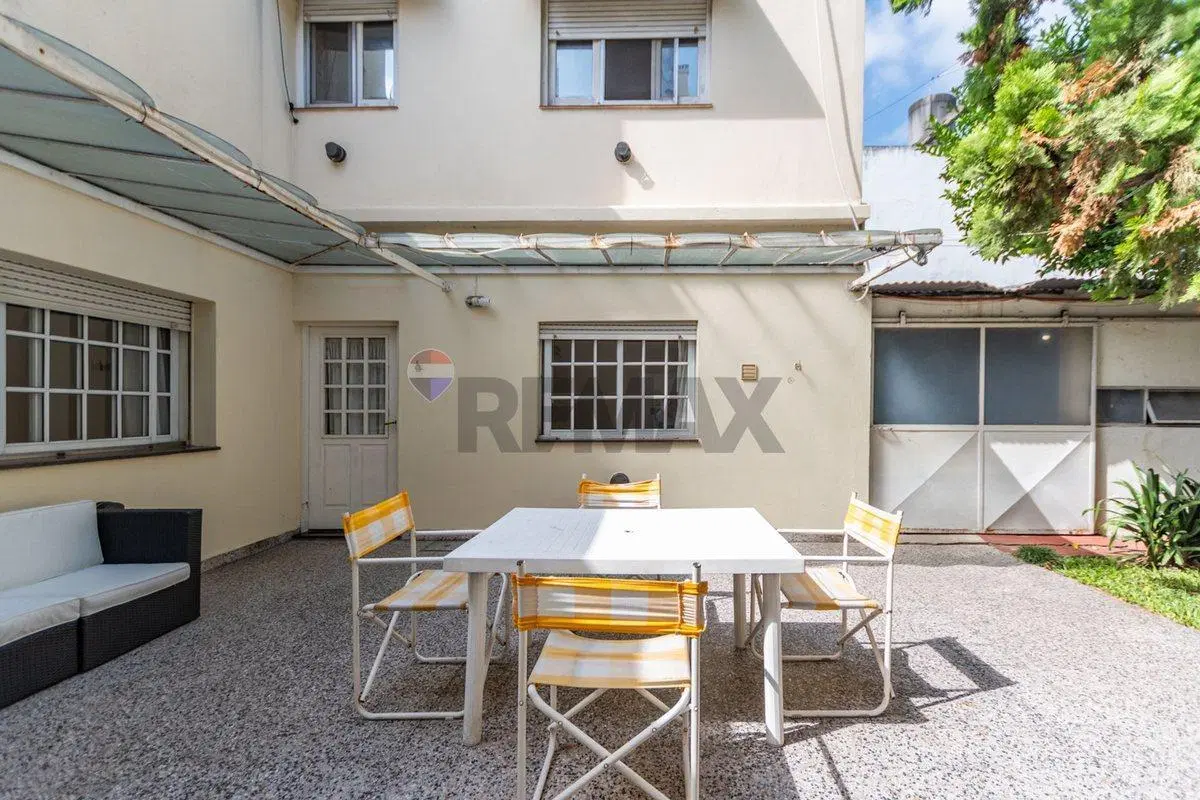 Venta casa 4 ambientes con jardin y cochera Lugano 5