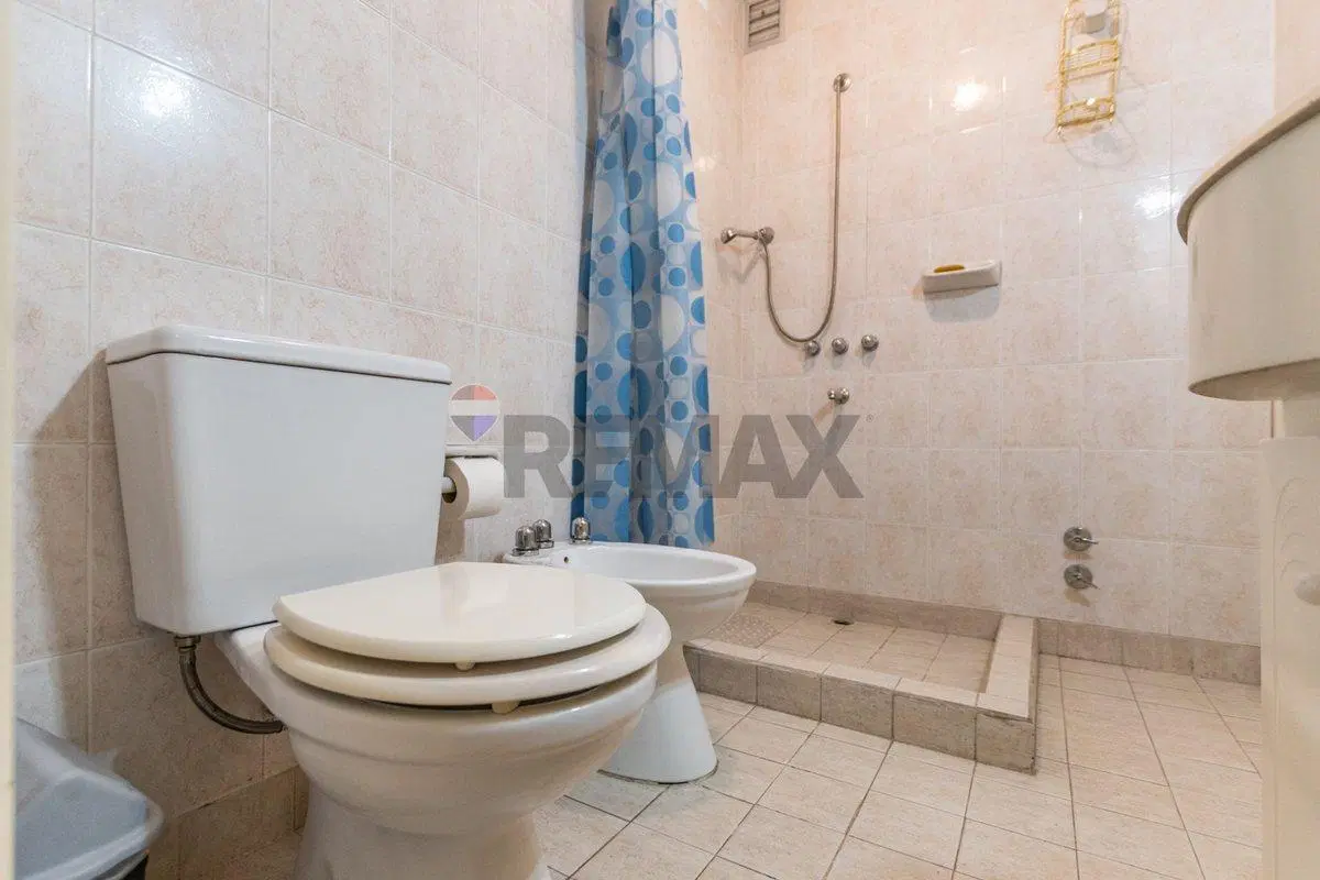 Venta casa 4 ambientes con jardin y cochera Lugano 8