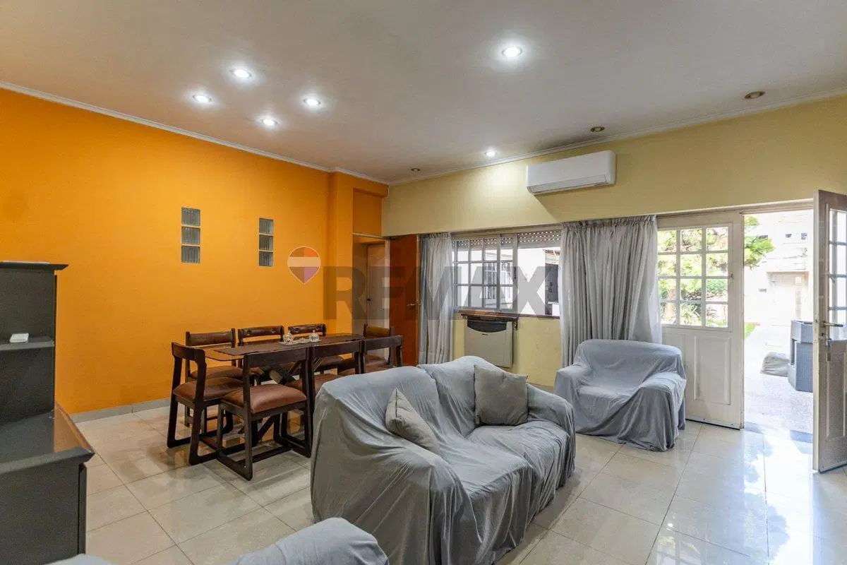 Venta casa 4 ambientes con jardin y cochera Lugano 4