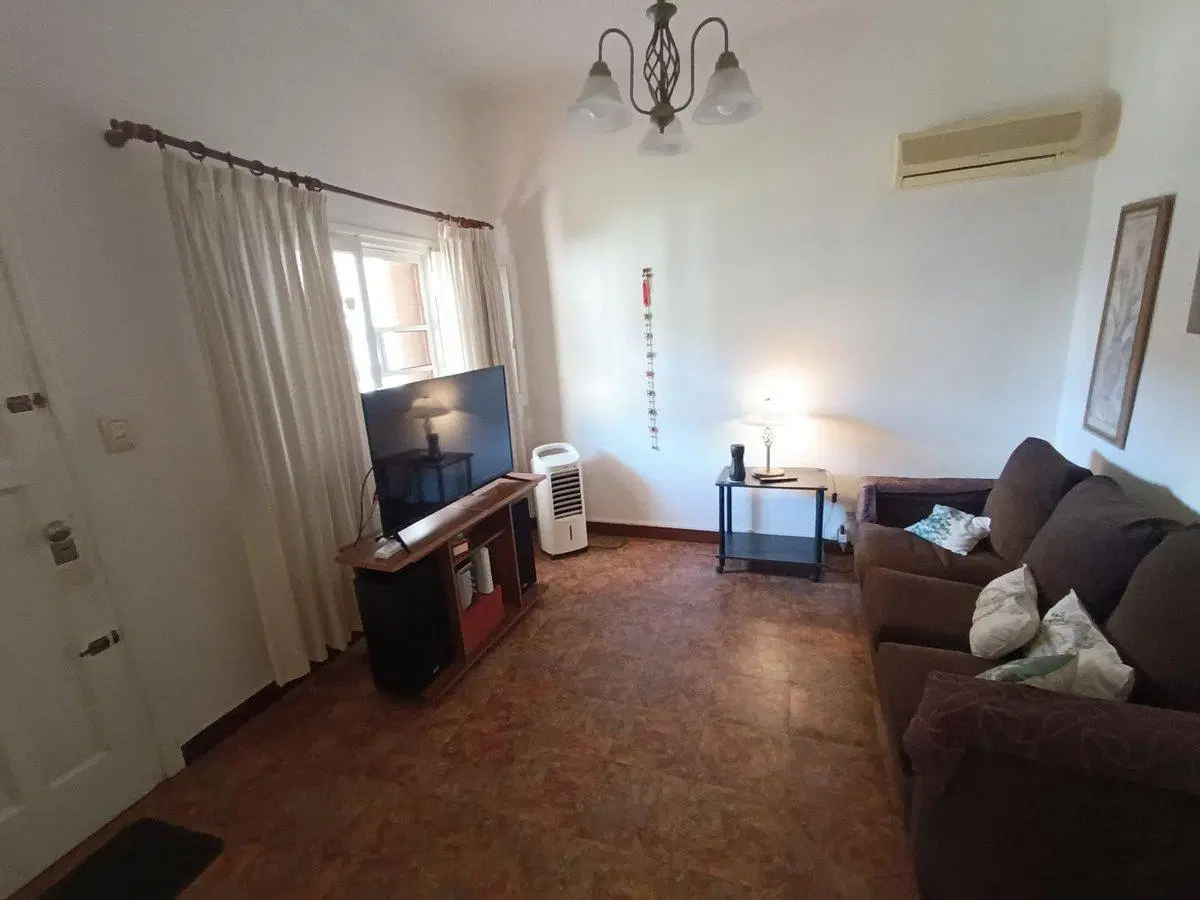 Venta Casa 4 ambientes c/ cochera y parque Quilmes 3