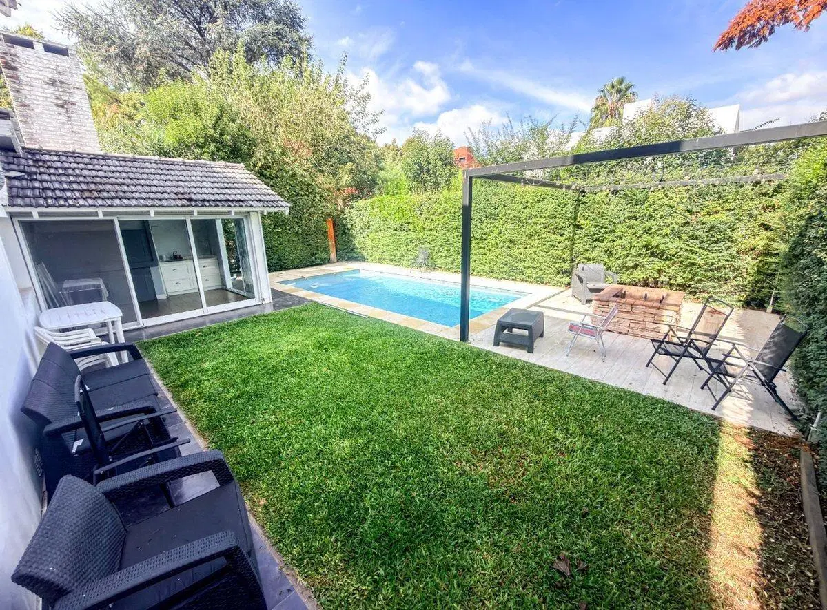 Casa en venta con parque y pileta Country Venado 4