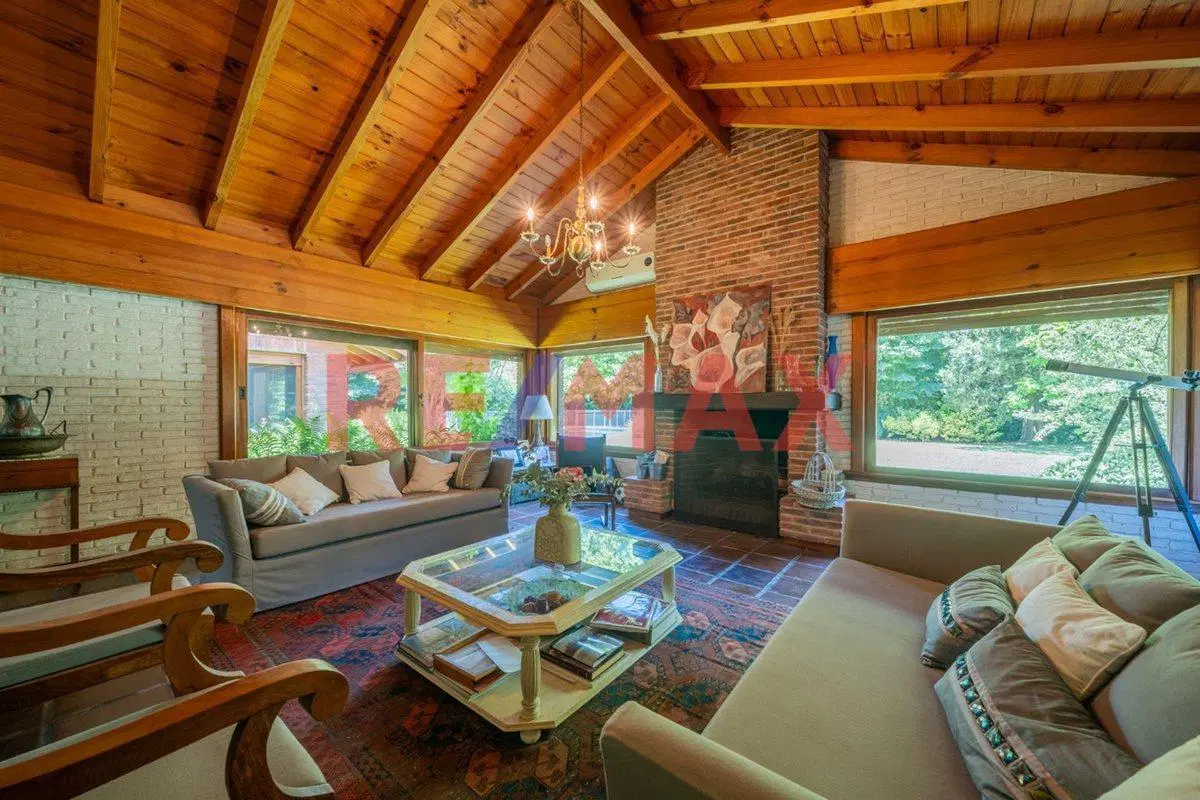 OPORT. CASA CON PILETA EN GRAN TERRENO _ HIGHLAND 4
