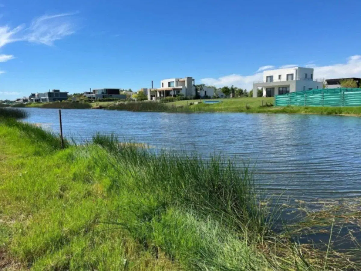 VENTA LOTE EN BARRIO EL NAUDIR AGUAS PRIVADAS 2