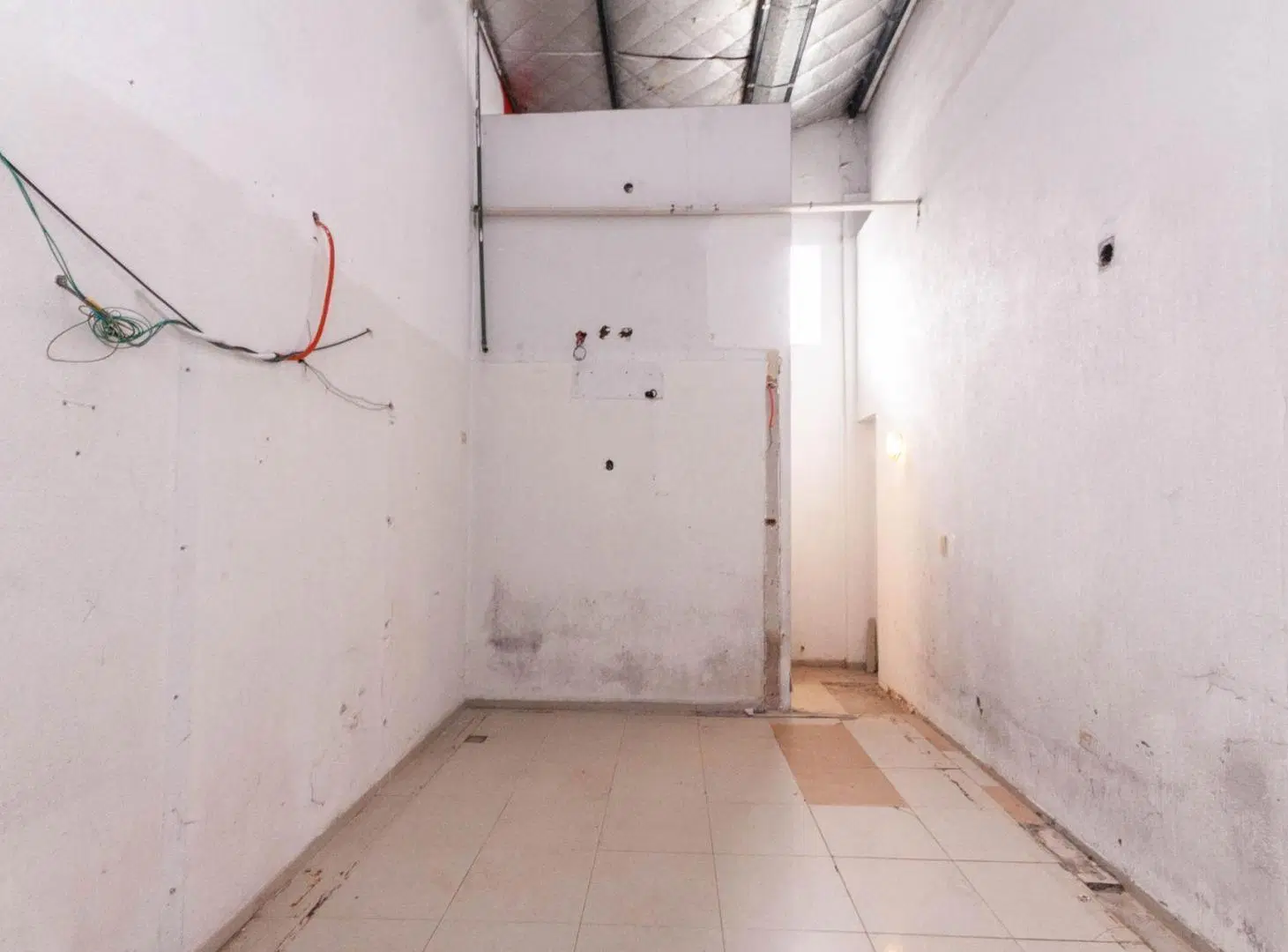 ALQUILER LOCAL COMERCIAL FONDO LIBRE 300M2 TOTAL 5