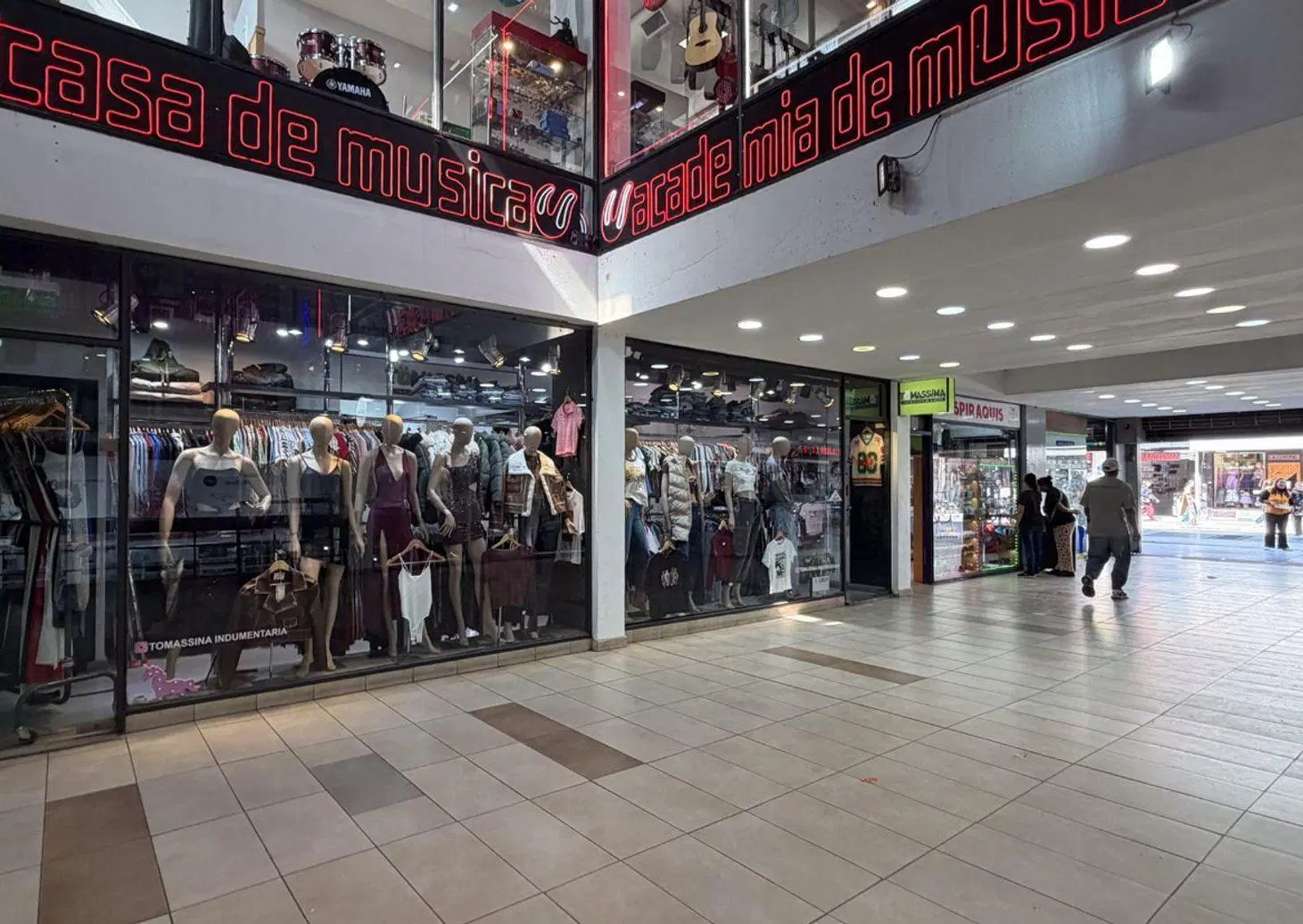Local 69m² c/ depósito Galería Laprida Lomas 3