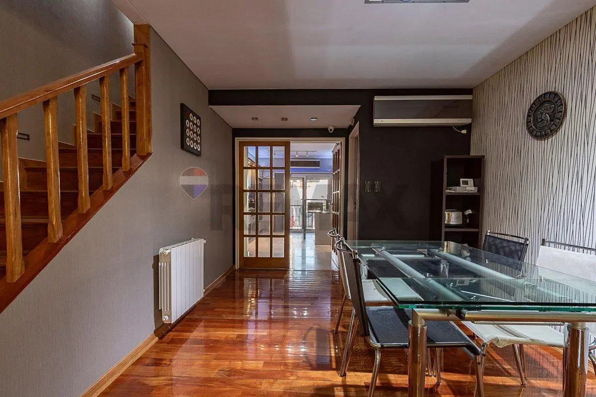 VENTA TRIPLEX PILETA, PARRILLA Y 3 GARAGES ALMAGRO 3