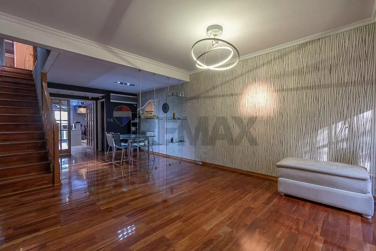 VENTA TRIPLEX PILETA, PARRILLA Y 3 GARAGES ALMAGRO 4