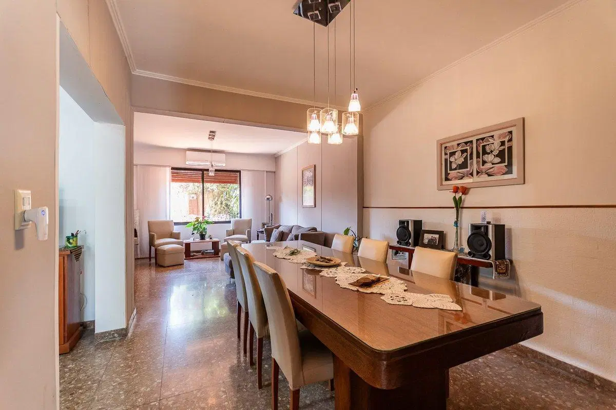 Casa en venta con cochera en Villa lugano 2
