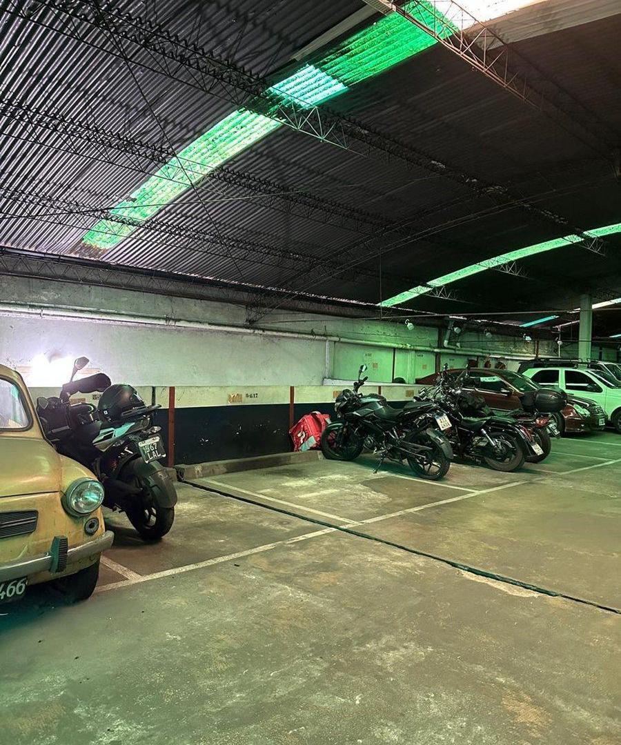 Foto de Venta COCHERA CUBIERTA DE 6M2 PARA 2 MOTOS, FLORES, imagen 5