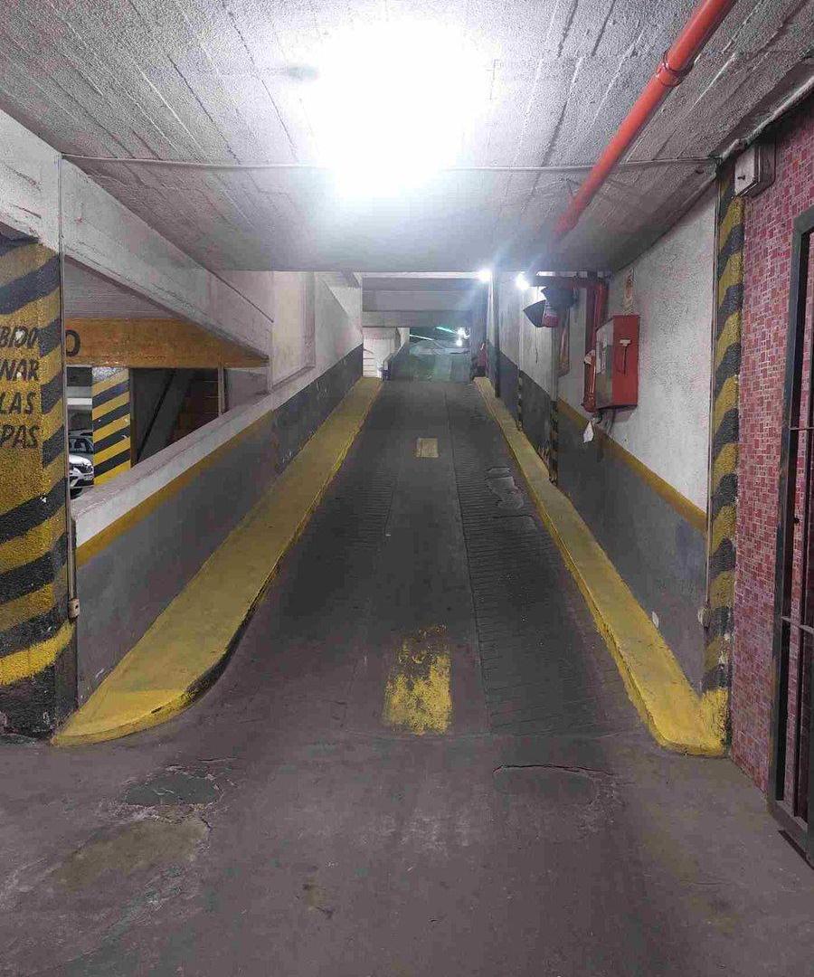 Foto de Venta COCHERA CUBIERTA DE 6M2 PARA 2 MOTOS, FLORES, imagen 4