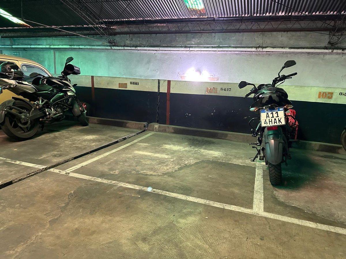 Foto de Venta COCHERA CUBIERTA DE 6M2 PARA 2 MOTOS, FLORES, imagen 1