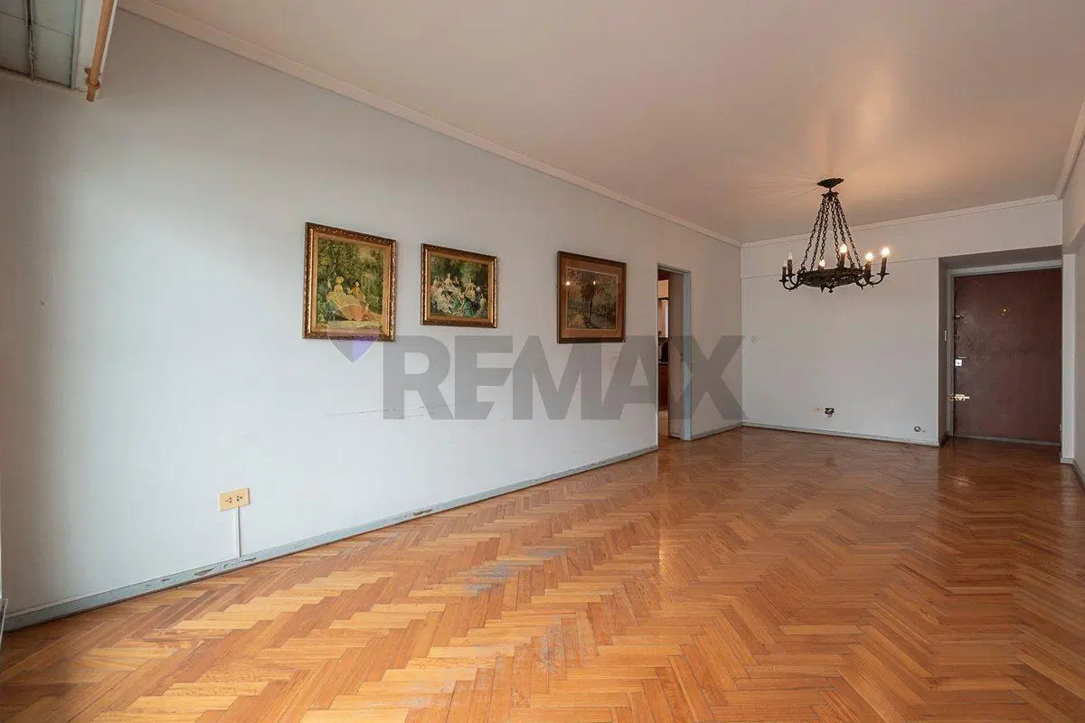 Venta departamento con balcón 4 amb. en Olivos 3