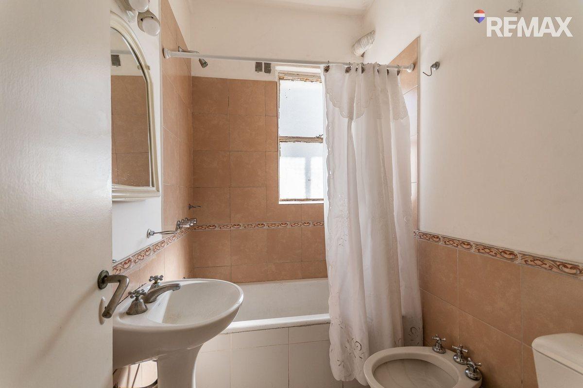 Foto de VENTA DEPTO 2 AMB CON BALCON CORRIDO, imagen 1
