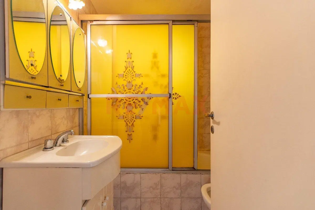 VENTA DEPTO 4 AMBIENTES CON BALCÓN y COCHERA BOEDO 8
