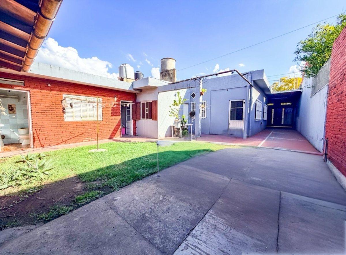 Foto de Casa en venta Tapiales con patio, quincho y garage, imagen 3