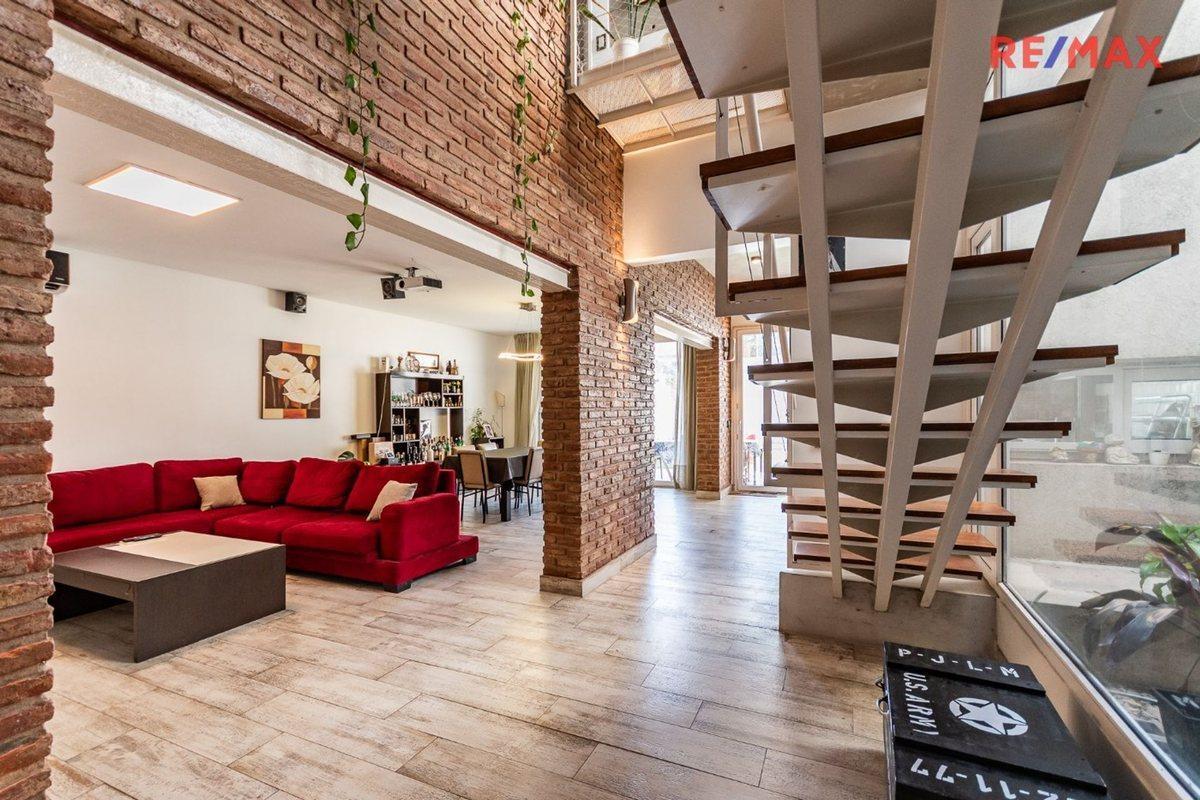 Foto de VENTA CASA 5 AMB CON PILETA VILLA DEL PARQUE, imagen 4