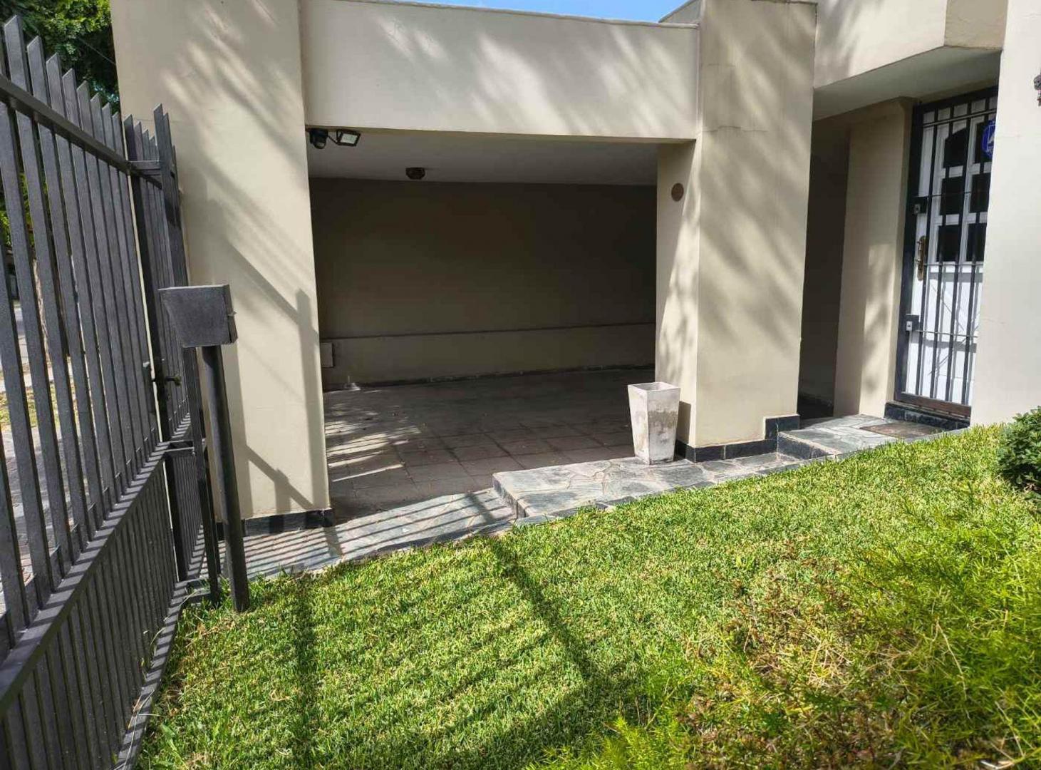 Foto de Alquiler Casa 5 ambientes c/cochera Berazategui, imagen 3