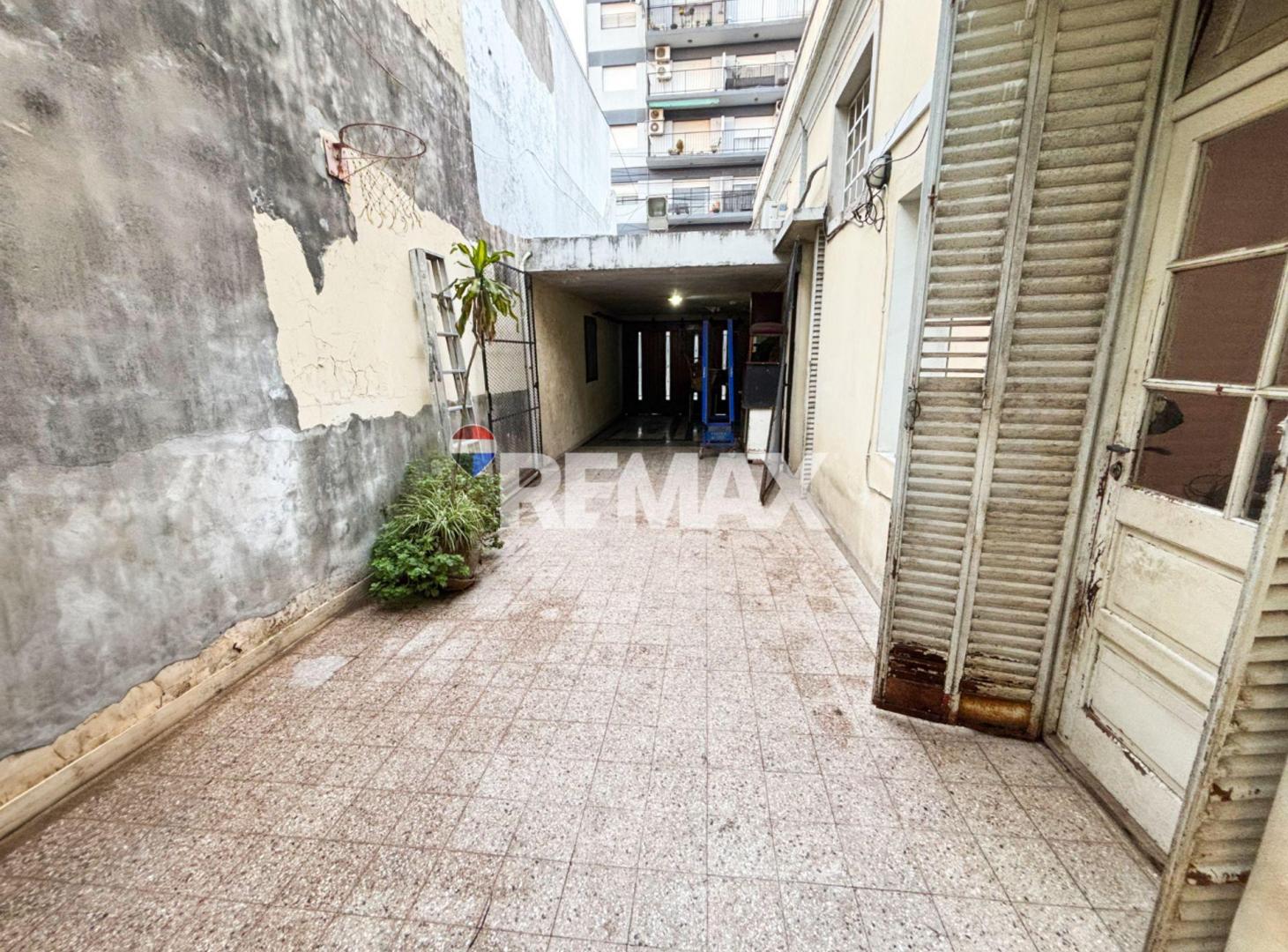Foto de VENTA CASA - LOTE PROPIO - PARA REFACCIONAR, imagen 2