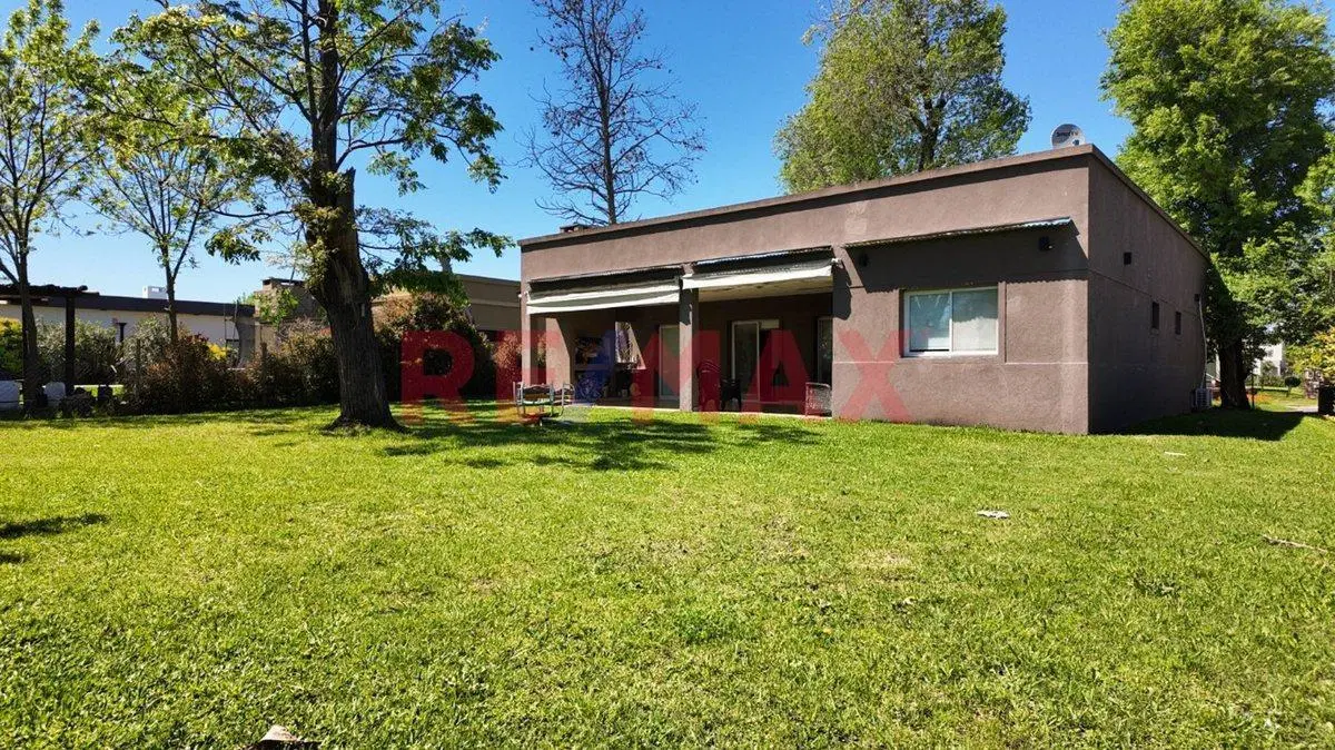 Casa Venta  4 amb  Santa Guadalupe Pilar del Este 5